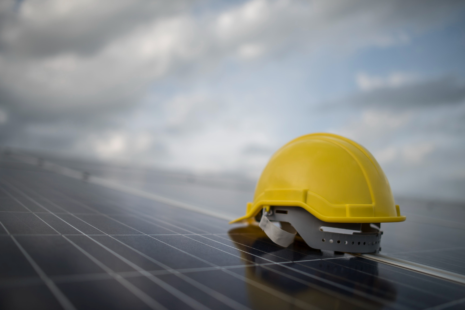 Painéis fotovoltaicos: quem vê cara, não vê durabilidade